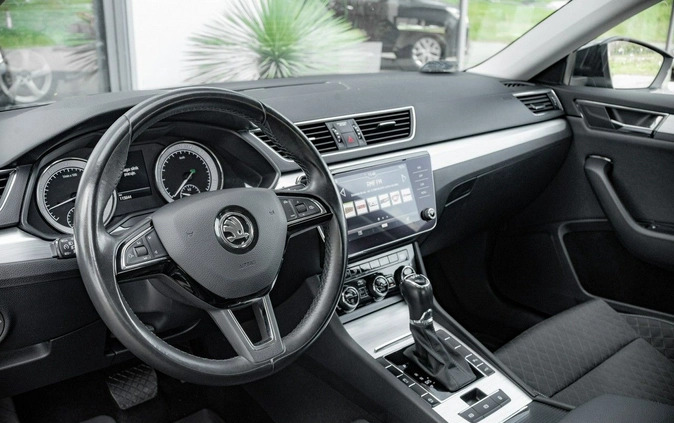 Skoda Superb cena 96850 przebieg: 115590, rok produkcji 2019 z Rudnik nad Sanem małe 704